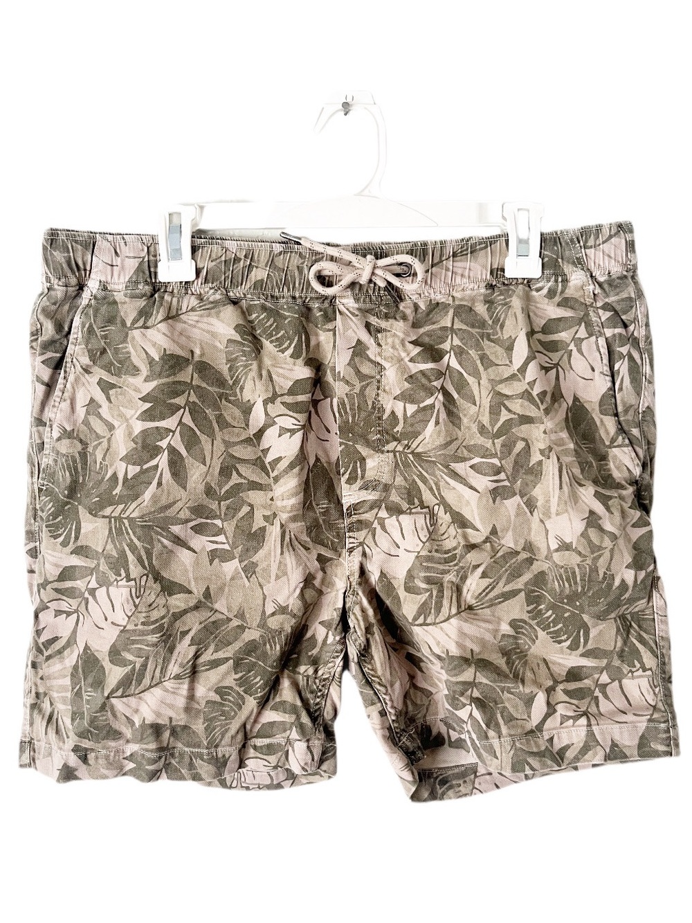 Faherty Printed Olive Jungle Essential Shorts Size XL Tropical Summer Preppy